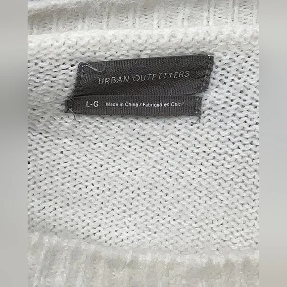 Urban Outfitters cropped white sweater Large - Picture 3 of 4